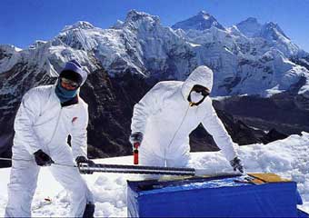 Everest Nepal Trekking Guidebook - Trekking And Climbing in Nepal - Nuptse, Everest and Lhotse